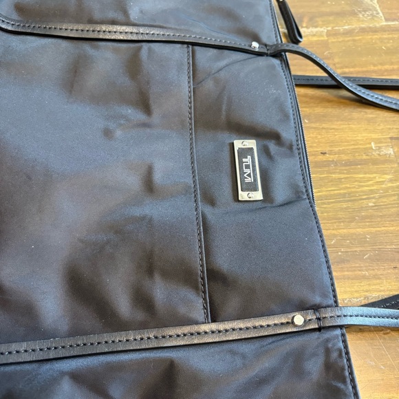 Tumi Black Nylon Travel Tote Cary On Voyager Everyday Top Zip Leather Logo - Picture 8 of 16